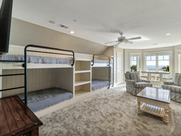 Luxurious Oceanfront Vacation Property - Perfect Family Getaway