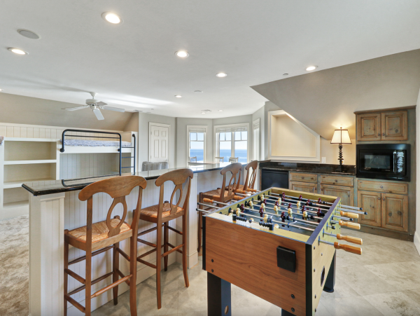 Luxurious Oceanfront Vacation Property - Perfect Family Getaway