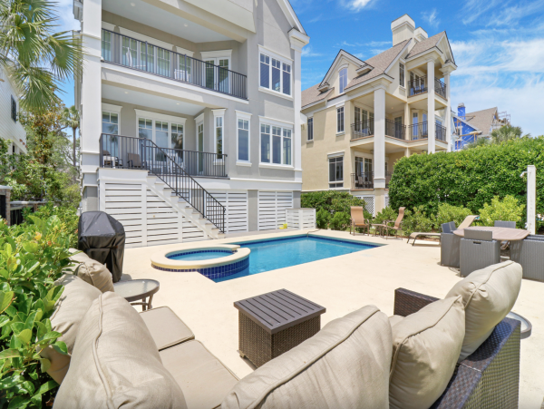Luxurious Oceanfront Vacation Property - Perfect Family Getaway
