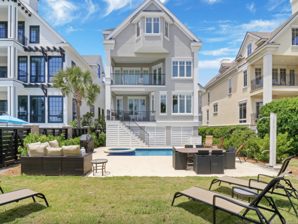 Luxurious Oceanfront Vacation Property - Perfect Family Getaway