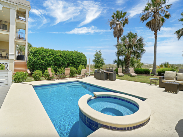 Luxurious Oceanfront Vacation Property - Perfect Family Getaway