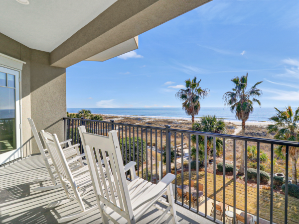 Luxurious Oceanfront Vacation Property - Perfect Family Getaway