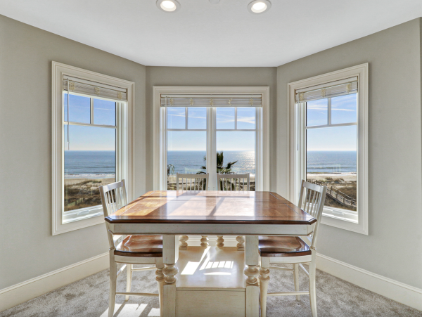 Luxurious Oceanfront Vacation Property - Perfect Family Getaway