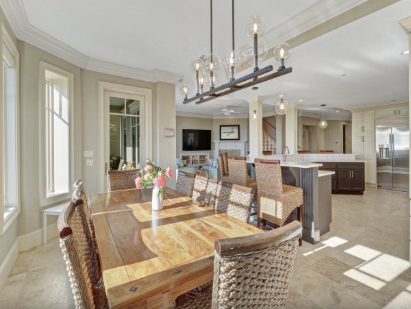 Luxurious Oceanfront Vacation Property - Perfect Family Getaway