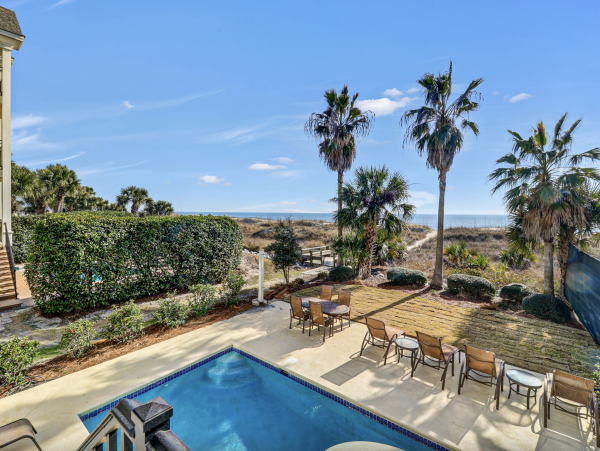Luxurious Oceanfront Vacation Property - Perfect Family Getaway