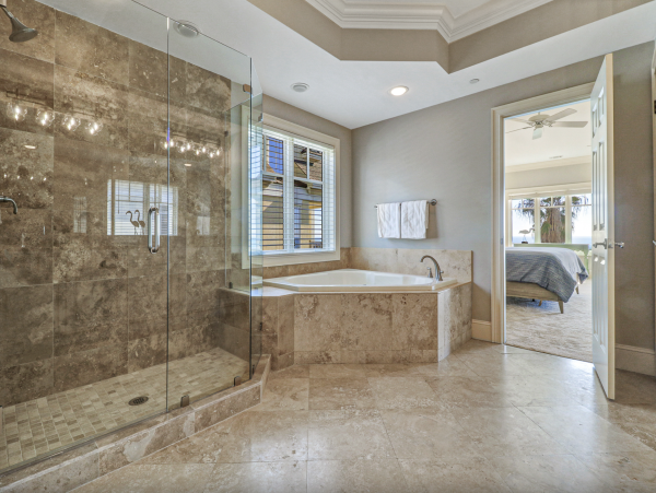 Luxurious Oceanfront Vacation Property - Perfect Family Getaway