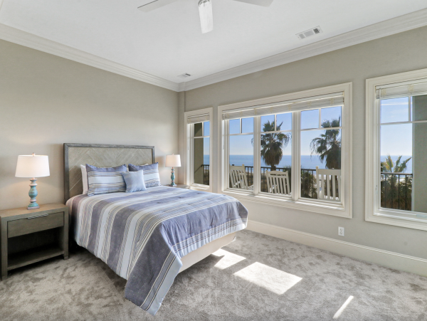 Luxurious Oceanfront Vacation Property - Perfect Family Getaway