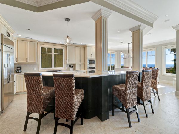 Luxurious Oceanfront Vacation Property - Perfect Family Getaway