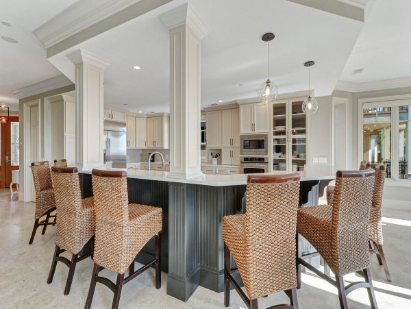 Luxurious Oceanfront Vacation Property - Perfect Family Getaway