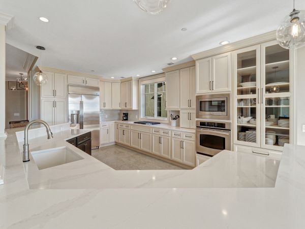Luxurious Oceanfront Vacation Property - Perfect Family Getaway