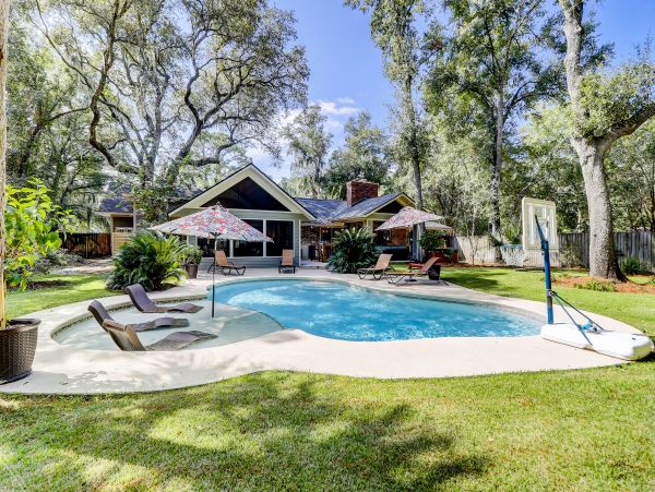 Beautiful Island Vacation Pool Home in Hilton Head Sleeps 10