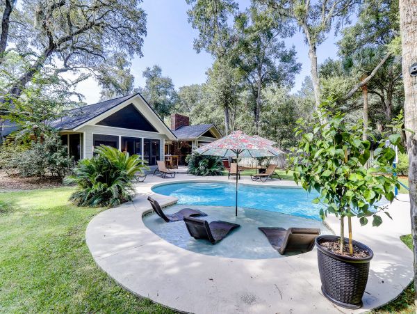 Beautiful Island Vacation Pool Home in Hilton Head Sleeps 10