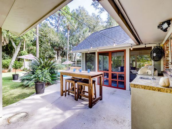 Beautiful Island Vacation Pool Home in Hilton Head Sleeps 10