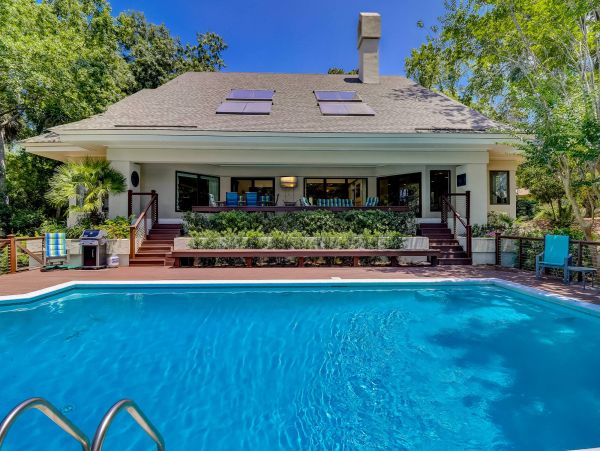 Six Bedroom Vacation Home in Hilton Head with Lagoon Views