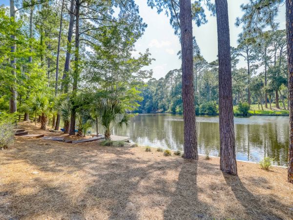 Six Bedroom Vacation Home in Hilton Head with Lagoon Views