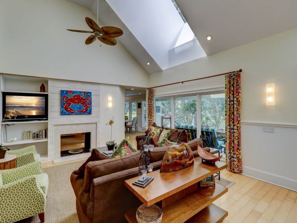 Six Bedroom Vacation Home in Hilton Head with Lagoon Views