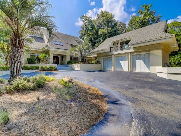 Six Bedroom Vacation Home in Hilton Head with Lagoon Views