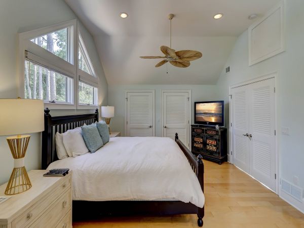 Six Bedroom Vacation Home in Hilton Head with Lagoon Views