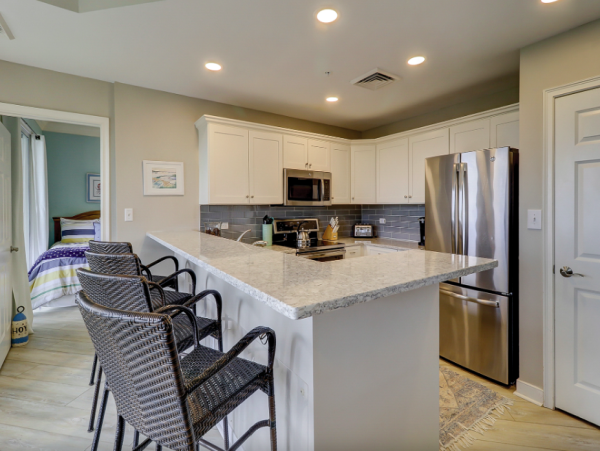 Oceanview Luxury Condo - Steps from Coligny Beach & Shops