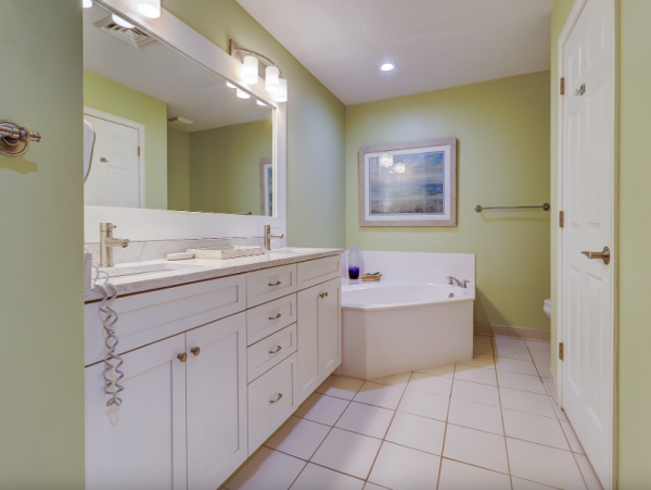 Oceanview Luxury Condo - Steps from Coligny Beach & Shops