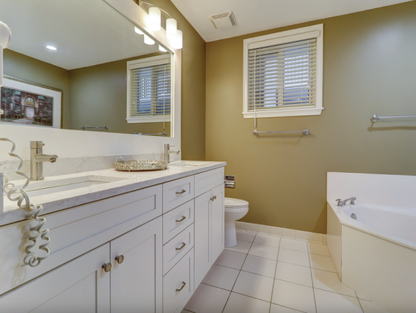 Oceanview Luxury Condo - Steps from Coligny Beach & Shops