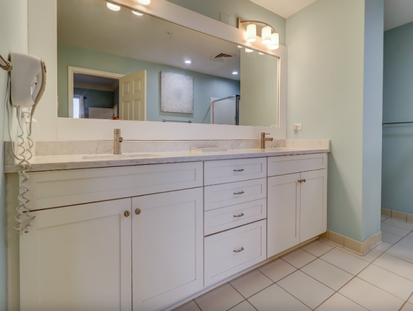 Oceanview Luxury Condo - Steps from Coligny Beach & Shops