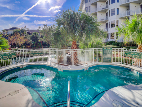 Oceanview Luxury Condo - Steps from Coligny Beach & Shops
