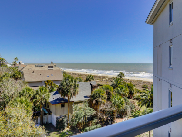 Oceanview Luxury Condo - Steps from Coligny Beach & Shops