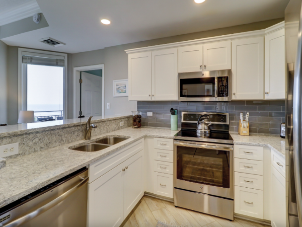 Oceanview Luxury Condo - Steps from Coligny Beach & Shops