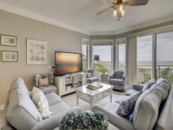 Oceanview Luxury Condo - Steps from Coligny Beach & Shops