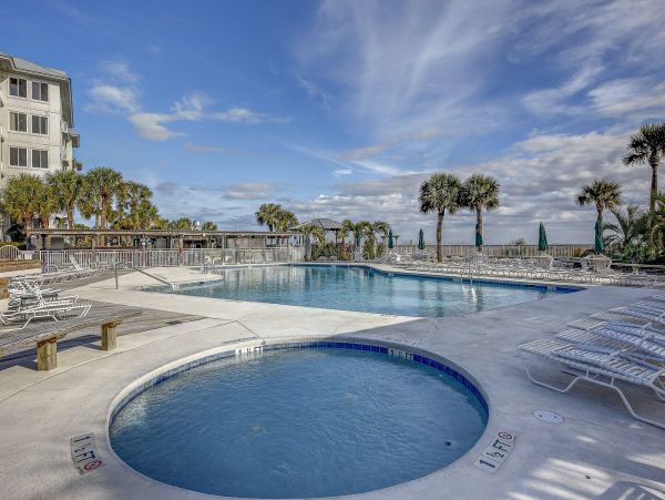 Lovely 4th Floor 2 Bedroom Condo with Pool & Ocean Views!