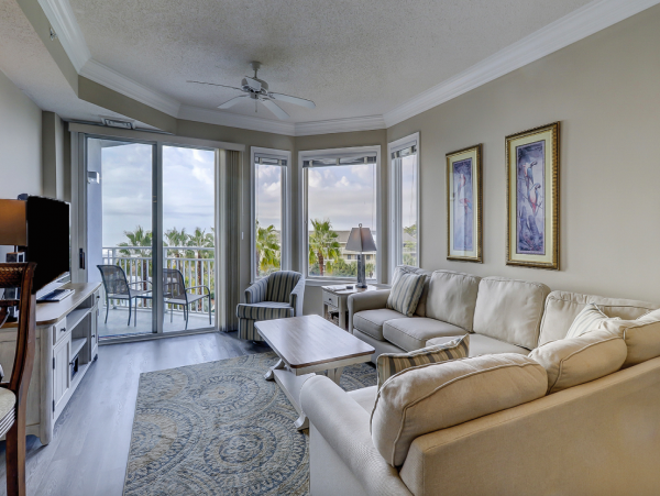 Lovely 4th Floor 2 Bedroom Condo with Pool & Ocean Views!