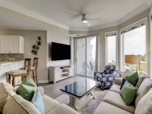 Lovely 4th Floor 2 Bedroom Condo with Pool & Ocean Views!