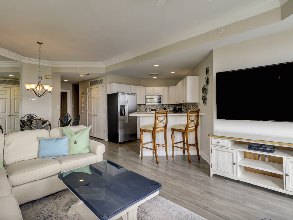 Lovely 4th Floor 2 Bedroom Condo with Pool & Ocean Views!
