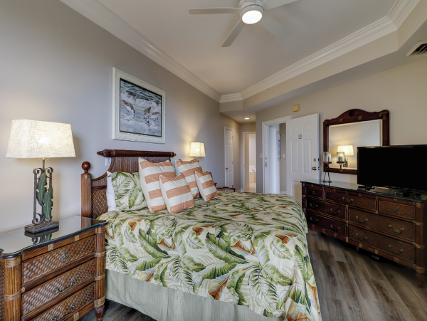 Lovely 4th Floor 2 Bedroom Condo with Pool & Ocean Views!