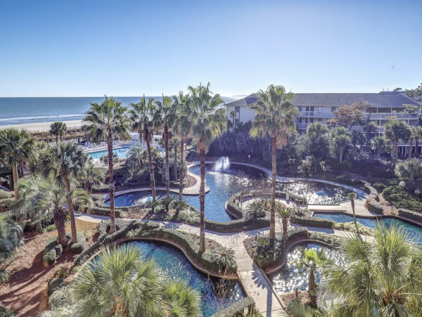 Lovely 4th Floor 2 Bedroom Condo with Pool & Ocean Views!