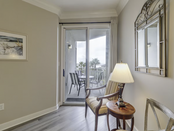 Lovely 4th Floor 2 Bedroom Condo with Pool & Ocean Views!