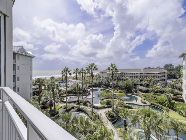 Lovely 4th Floor 2 Bedroom Condo with Pool & Ocean Views!