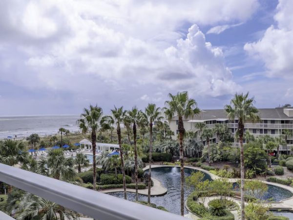 Lovely 4th Floor 2 Bedroom Condo with Pool & Ocean Views!