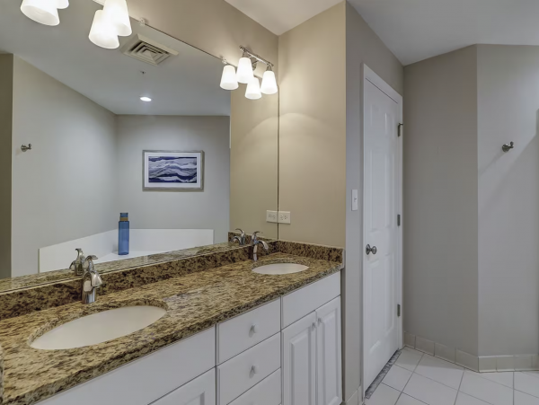 Lovely 4th Floor 2 Bedroom Condo with Pool & Ocean Views!