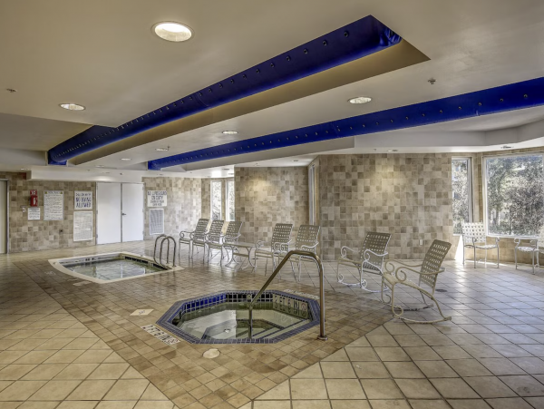 Lovely 4th Floor 2 Bedroom Condo with Pool & Ocean Views!