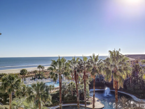 Lovely 4th Floor 2 Bedroom Condo with Pool & Ocean Views!