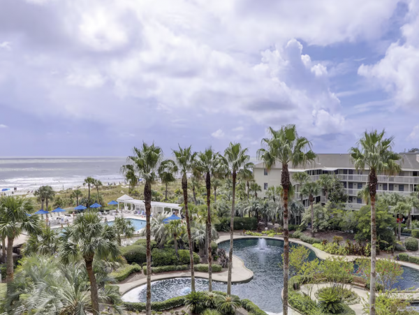 Lovely 4th Floor 2 Bedroom Condo with Pool & Ocean Views!