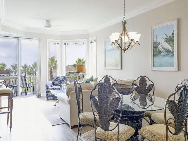 Lovely 4th Floor 2 Bedroom Condo with Pool & Ocean Views!