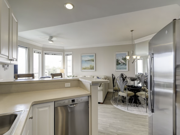 Lovely 4th Floor 2 Bedroom Condo with Pool & Ocean Views!