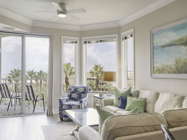 Lovely 4th Floor 2 Bedroom Condo with Pool & Ocean Views!
