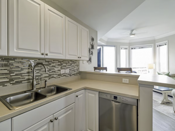 Lovely 4th Floor 2 Bedroom Condo with Pool & Ocean Views!