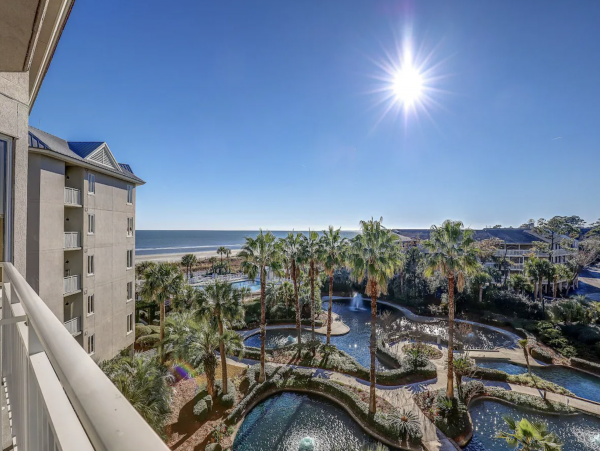 Lovely 4th Floor 2 Bedroom Condo with Pool & Ocean Views!