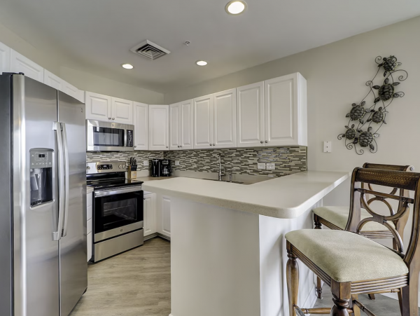 Lovely 4th Floor 2 Bedroom Condo with Pool & Ocean Views!