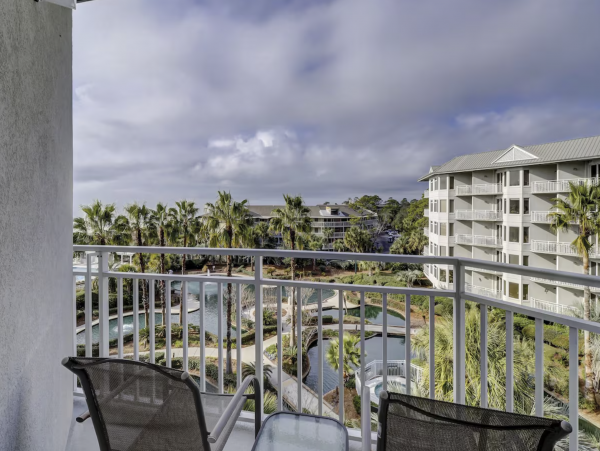 Lovely 4th Floor 2 Bedroom Condo with Pool & Ocean Views!
